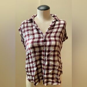 Women’s short sleeve button-up top